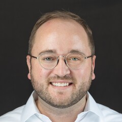 Fergus headshot 2022 1